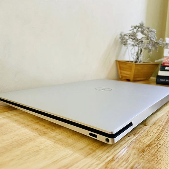 Used Dell XPS 9300 Laptop - Intel Core i5 - Like New 99%